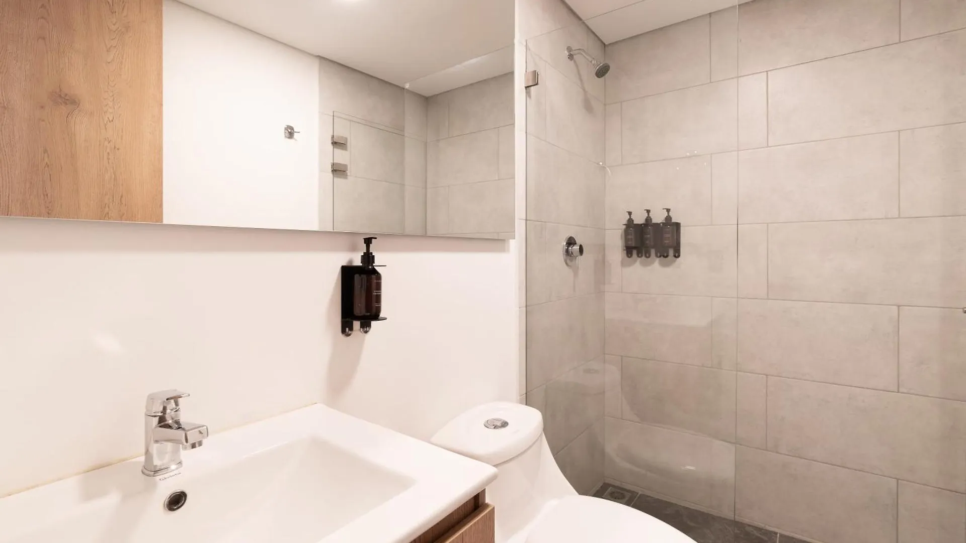 Extraordinary 2Br In Laureles Apartment Medellin 0*,