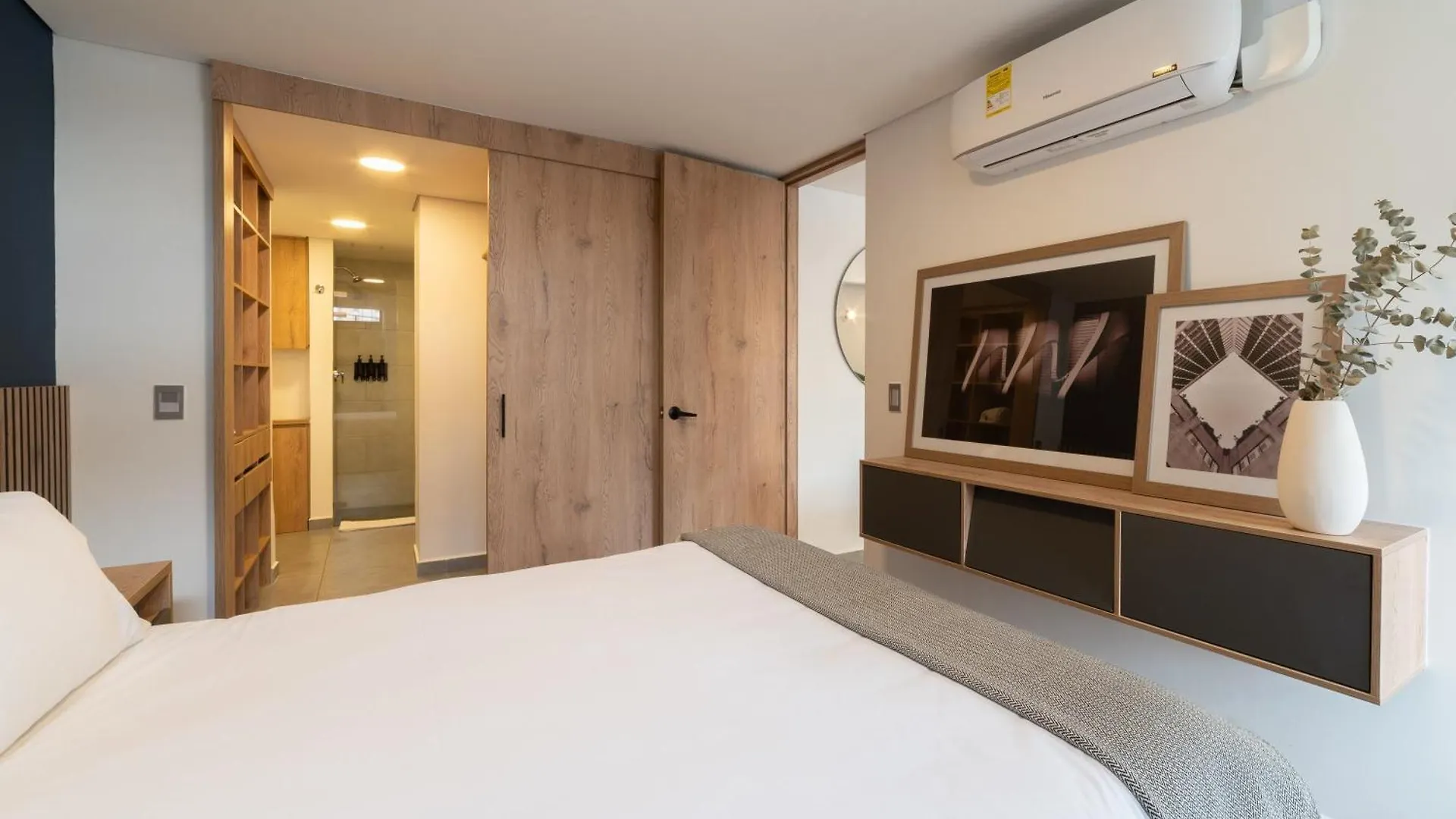 Extraordinary 2Br In Laureles Apartment Medellin